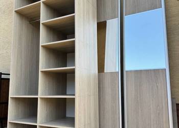 Szafa bieliźniarka 2 drzwiowa wysoka drzwi suwane lustro zabudowa garderoba