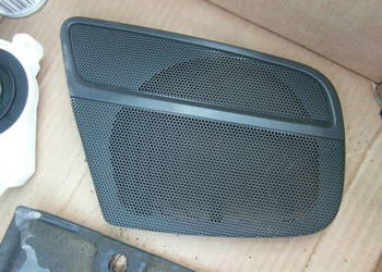 OSŁONA GŁOŚNIKA PRAWY TYŁ  AUDI A4  B8 8K0035436