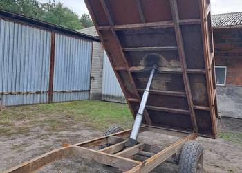 Przyczepa jednoosiowa  wywrotka na tył