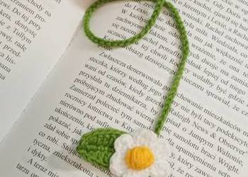 Zakładka do książki wykonana na szydełku, truskawka