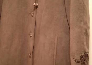 Piękny zamszowy brązowy płaszcz z odpinaną podpinką