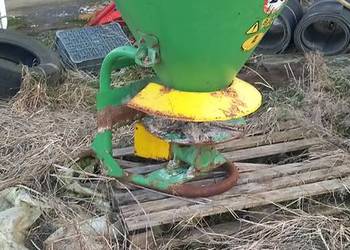Rozsiewacz  nawozu Agromet brzeg