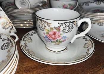 Filiżanka na spodku z 2 talerzykami. England. 22 ct złotem malowana.   Zach Filiżanka na spodku z 2 talerzykami. England. 22 ct złotem malowana.   Zach