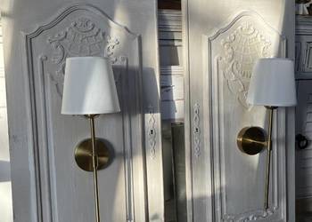 Panel stare drewniane drzwi z lampą