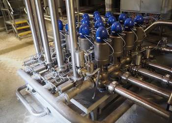 Manifold z zaworami i regulatorami Alfa Laval