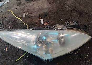 Reflektor lampa prawa przód przednia Peugeot 5008 I
