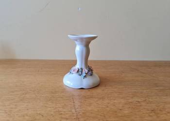 Świecznik porcelanowy.