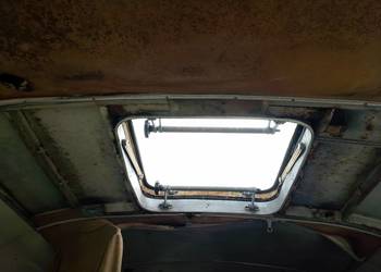 San h 100 autobus PRL u części szyberdachu