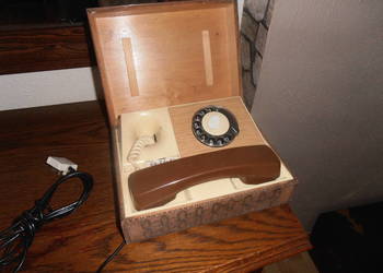 Stary telefon stacjonarny