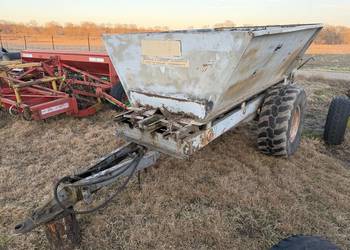 RCW  5– Rozsiewacz Wapna Nawozu – Mocna Maszyna