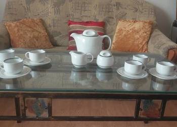 Serwis do kawy lub herbaty biały ze srebrnym paskiem. Porcelit