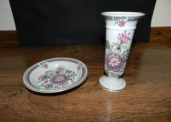 Porcelanowy wazon z podstawką
