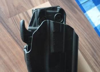 Taktyczna kabura uniwersalna.