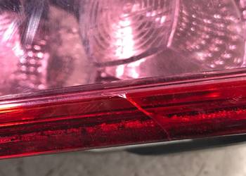 DACIA DUSTER HS 01.2010-11.2013 Lampa tylna prawa USZKODZONA