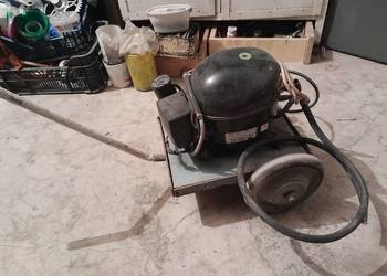 Sprężarka   kompresor do pompowania opon 230V