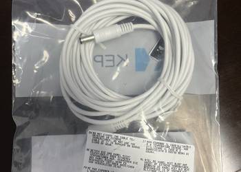 biały kabel DC