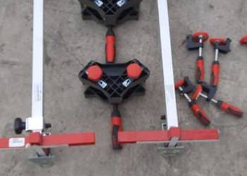 przyrzad do ustawiania futryn bessay