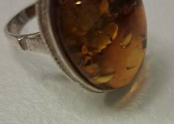 Pierścionek ze srebra z bursztynem