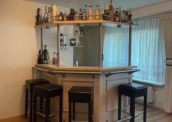 Barek z zapleczem do salonu