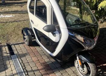 Skuter elektryczny trzykołowy z dachem 2021 przebieg tylko 1900 km nowe aku