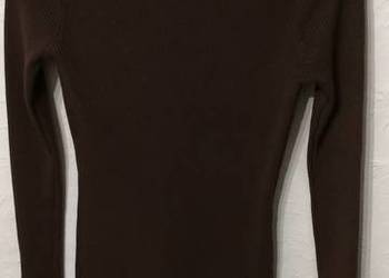 Sukienka w prążek.