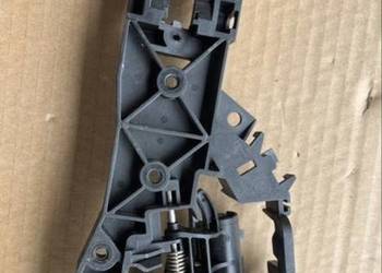 CUPRA LEON UCHWYT MOCOWANIE KLAMKI LEWY PRZOD  5H0837885C