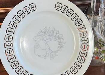 Patera. Biała porcelana. Ażur. Owoce. Bez sygnatury.   Do powieszenia.  Gru