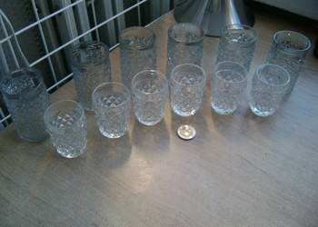 Starocie z PRL Szkło fińskie = Zestaw kieliszków 6 + 5 + 1 gratis ukruszony