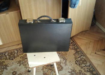 Neseser z PRL.
