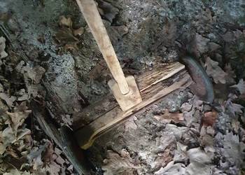 Drewniany zabawkowy (część) wózek kołowy dyszel z kołami drabiniasty lata70