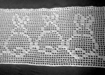 Szydełkowana dekoracja  / Trzy króliki  tyłem  /