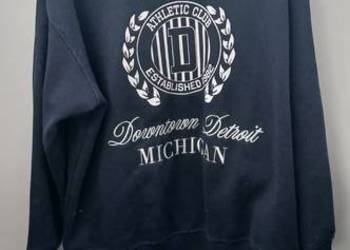 Granatowa bluza z nadrukiem Sinsay – dla nastolatki