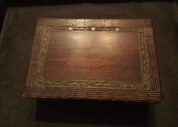 Pudełko drewniane rzeźbione. PRL