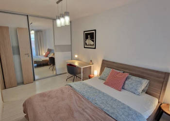 W pełni wyposażone mieszkanie 56 m², balkon, garaż, świetna komunikacja – …