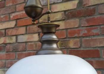 Żyrandol metalowy mosiężny z przeciwwagą i szklanym kloszem (767)