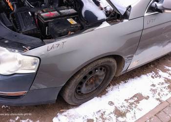 Błotnik lewy przedni VW Passat B6 kod LA7T