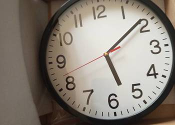 Zegar ścienny wiszacy