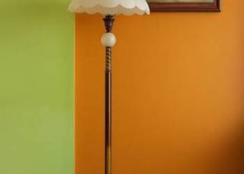 Nowoczesna aranżacja z lampą Vintage