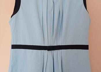 Błękitna bluzka bez rękawów