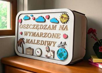 Drewniana Grawerowana Skarbonka Wykreślanka z Celem Oszczędzania