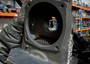 Case Magnum - obudowa napędu pompy hydraulicznej 84379688