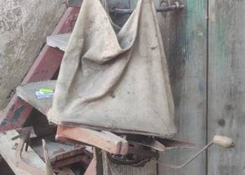 Siewnik nasion /nawozu na plecy ręczny