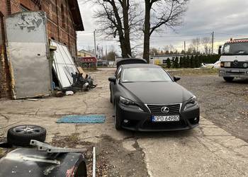 Lexus is200t