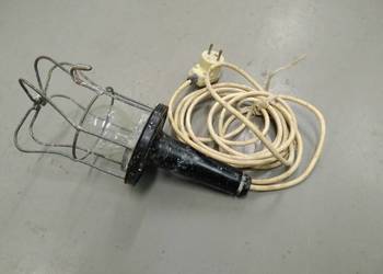 Lampa warsztatowa PRL na kablu w metalowej oprawie