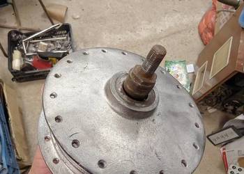 Komar 230 231  piasta koła przedniego bez napedu  licznika