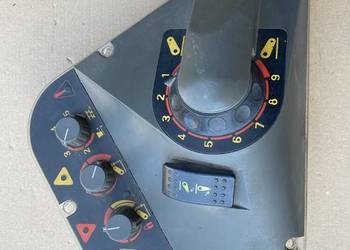 PODNOŚNIK PANELU STEROWANIA 3712730M93 MASSEY FERGUSON 8110