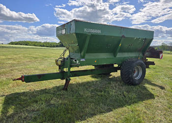 Rozsiewacz wapna nawozów talerzowy KUXMANN 8-10 ton