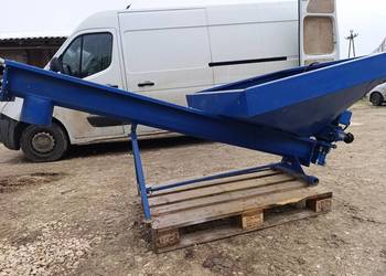 Podajnik do peleciarki do trocin