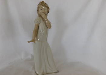 figurka Nao ziewająca dziewczynka  29cm nr 350	Fiaf