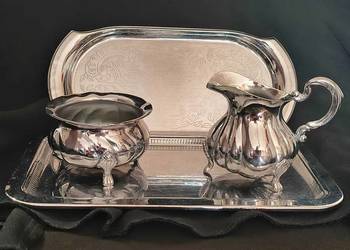 Mały zestaw kawowy wykonany z posrebrzanego metalu. (Finlandia)